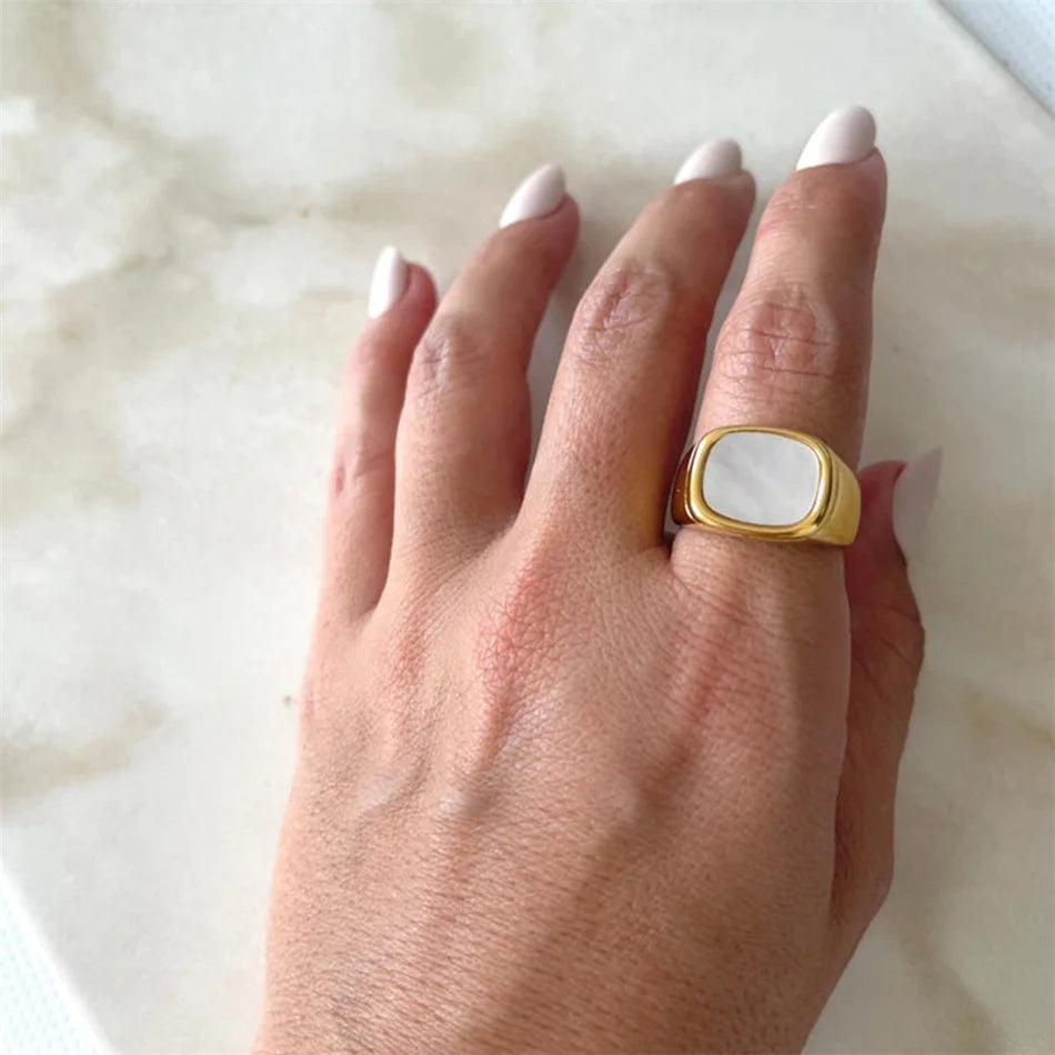 18K Gold Chunky Shell Ring